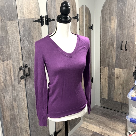 Banana Republic Sweaters - Banana Republic Cashmere XS V-neck Sweater Purple.